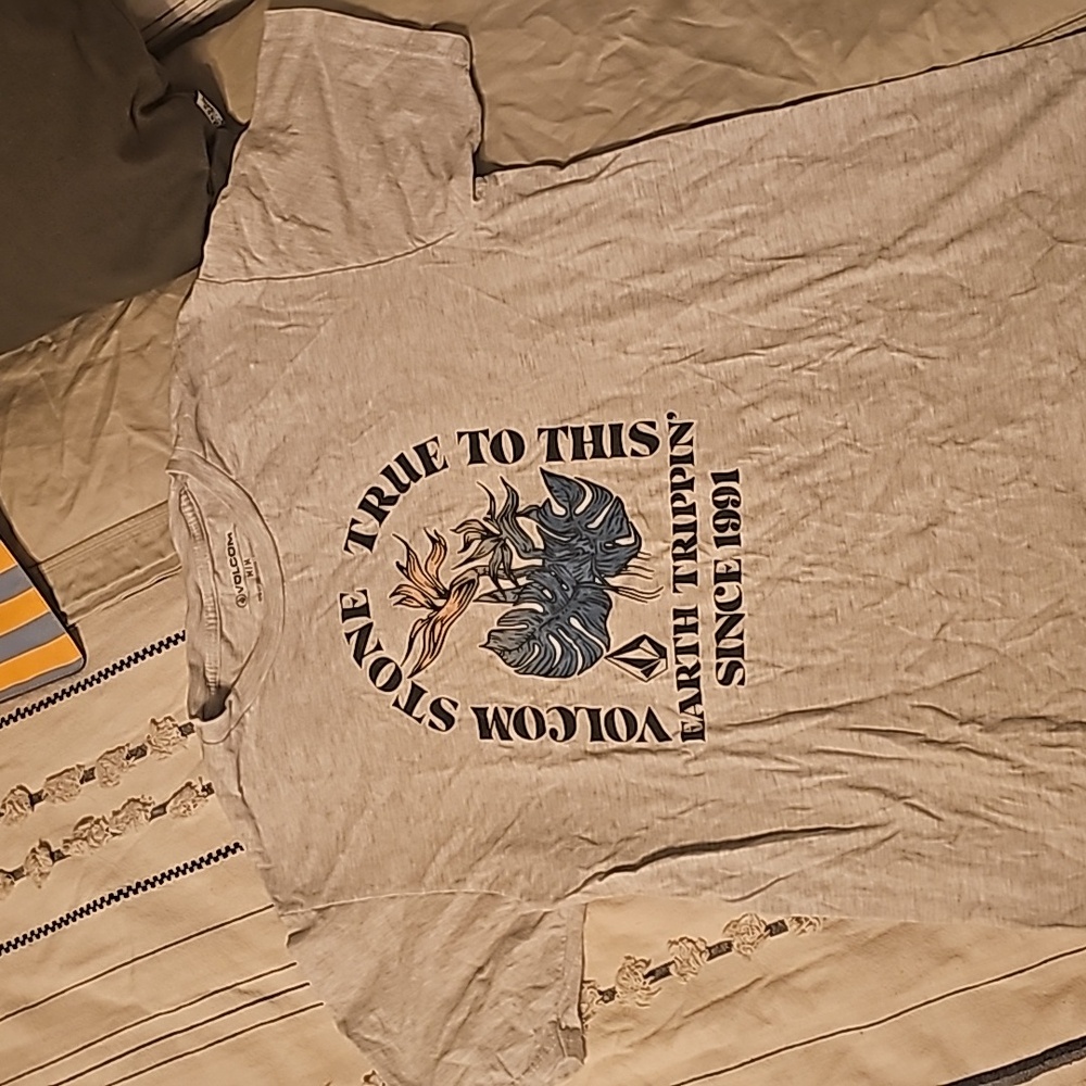 Volcom tee
